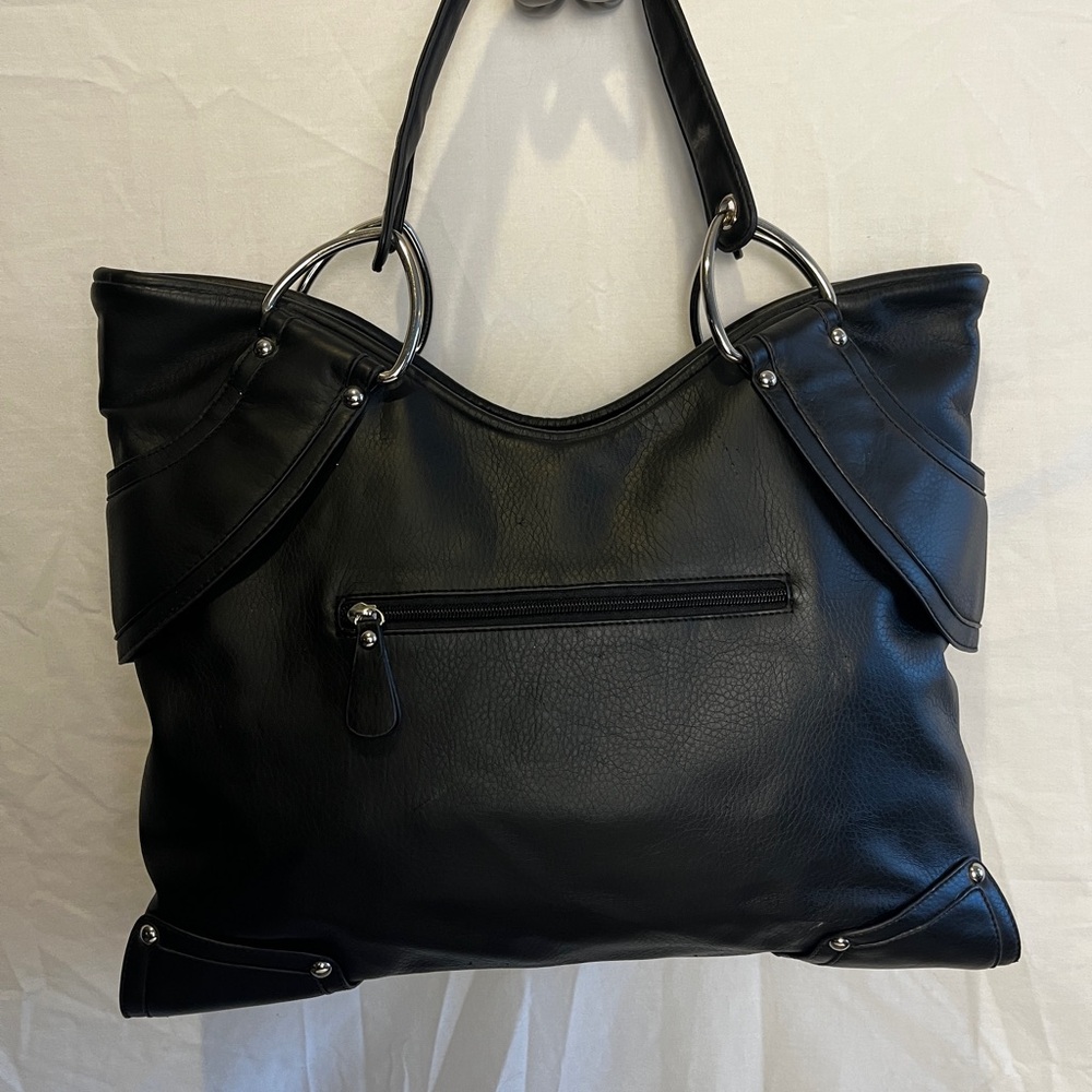 Black bag/tote. No name brand. Large with multiple pockets, shoulder strap.